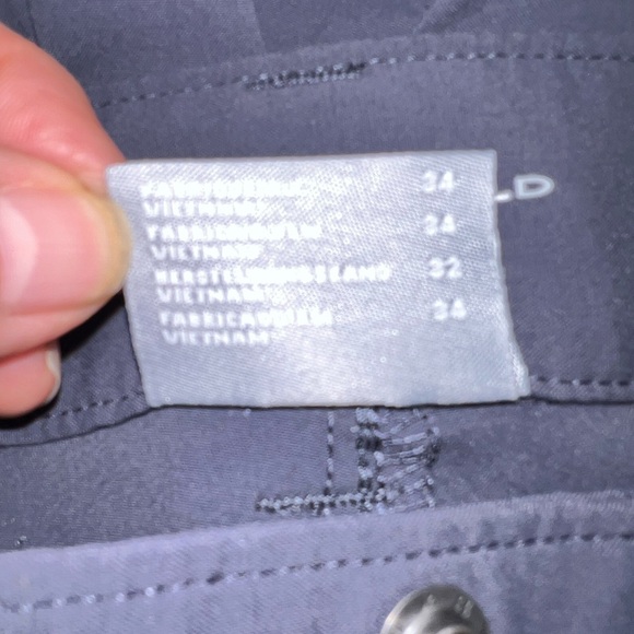 Columbia Saturday Trail Omni Shield Long Shorts Lightweight Size 2 Navy Blue - Picture 13 of 16